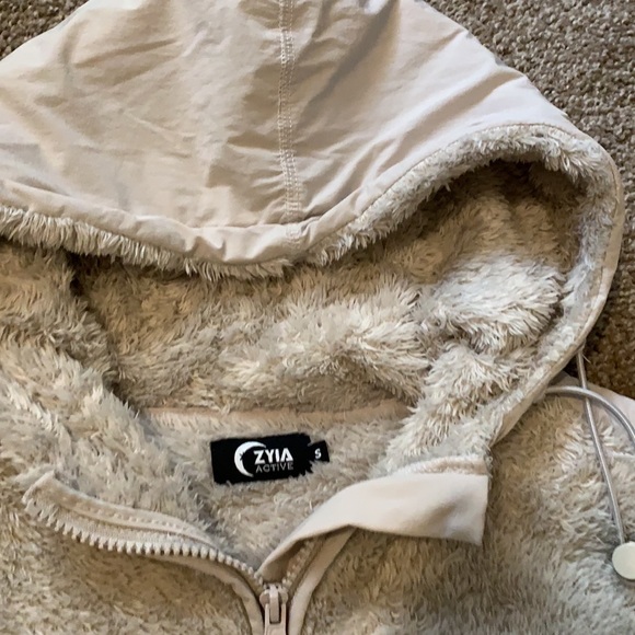 Zyia Sherpa Jacket - Picture 2 of 4